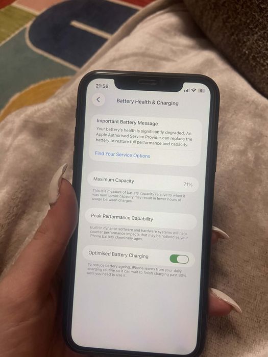 Продавам Iphone 11