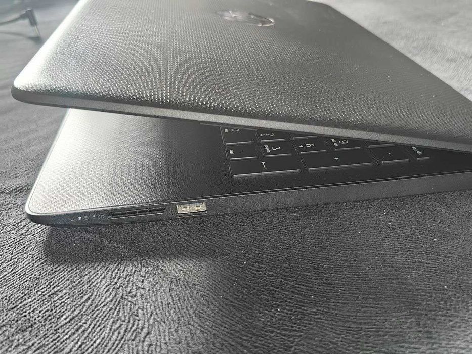 Ноутбук HP Laptop model 15
