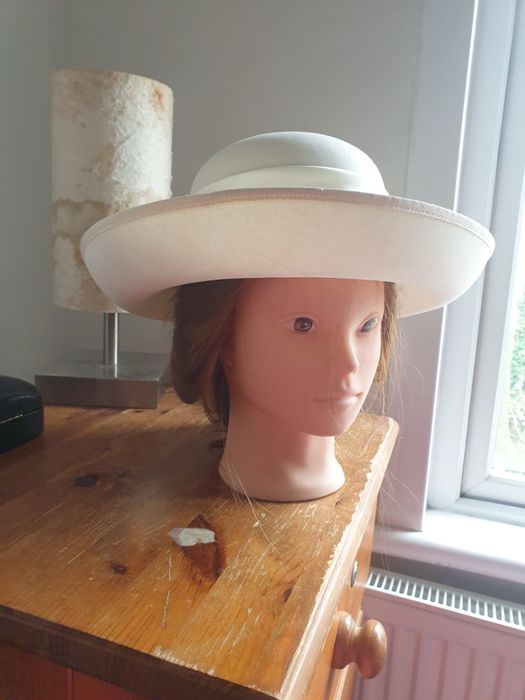 Pălărie crem pentru nunti