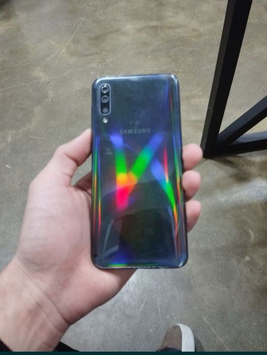 Samsung A20 idial ekran olishmagan batareya 1 kunga yetadi