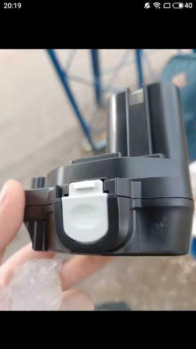 Продавам адаптор за 18V Makita батерии към никелови батерии