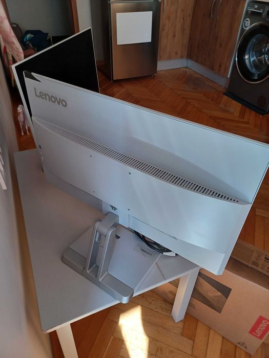 ЛОТ: 2 Монитора LENOVO L24i-4A + 2 вертикални държача за лаптоп XMART CYK Vertical