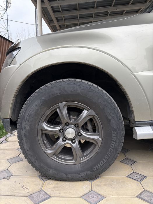Шины 265/70R17 в отличном состоянии