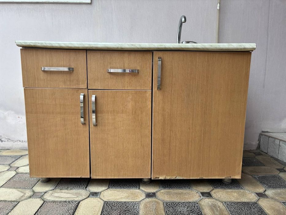 Стол кухонный  б/у