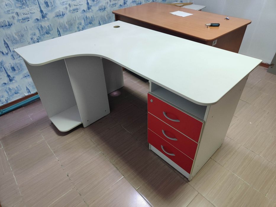 Продам офисный стол