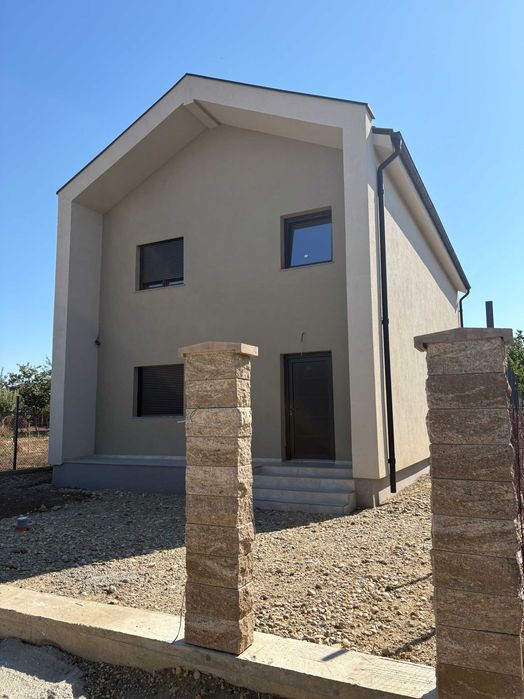 Proprietar Vand Casa TERMO PASIVA locuinta capabila sa fnct. independe