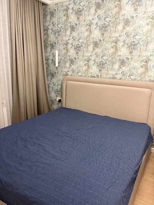 Двуспальная кровать