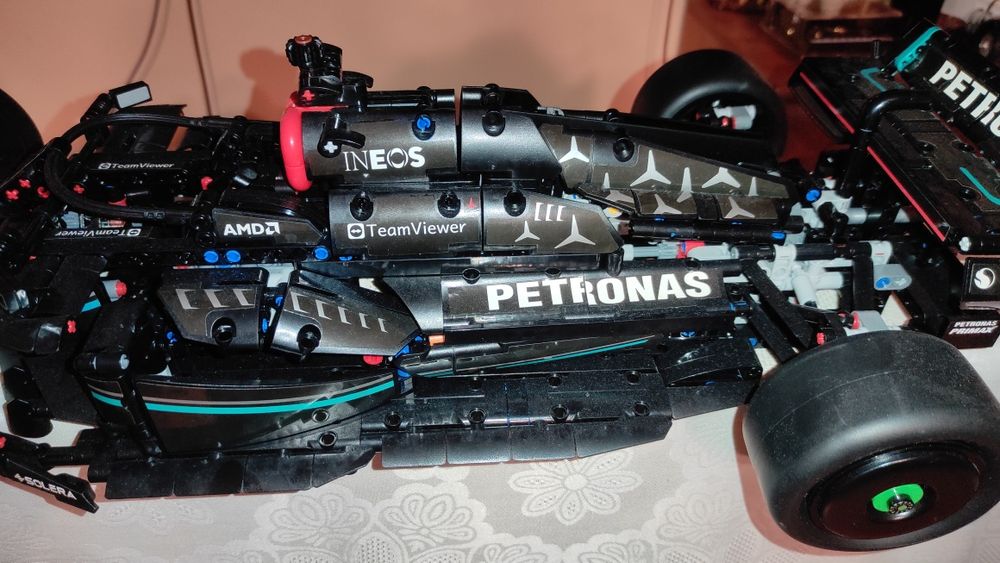 Лего Mercedes AMG F1  W14 E Performance