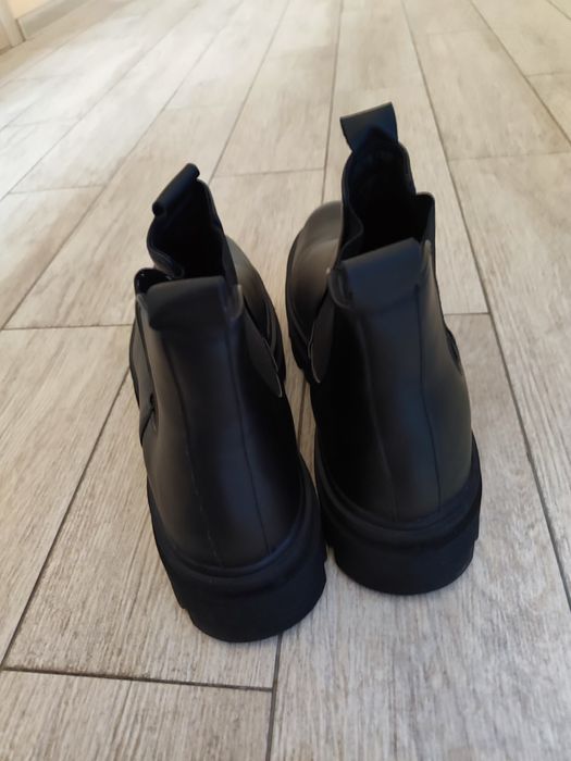 Продам полуботинки новые