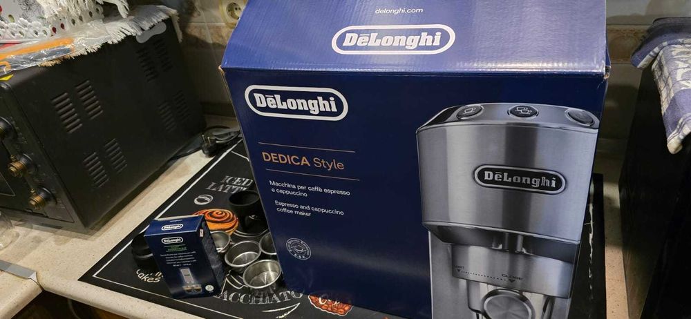 Кофеварка Delonghi EC 685 M серебристый