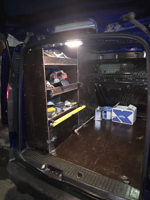 Ford transit conect! Doar cei interesati!