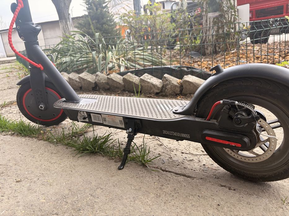 Ideala electrica 6-10 ani- Trotineta electrica RDB JL011-01 fara permis 350W 25 km/h 36V6.6Ah autonomie 20 km roti 9.1" lumini LED