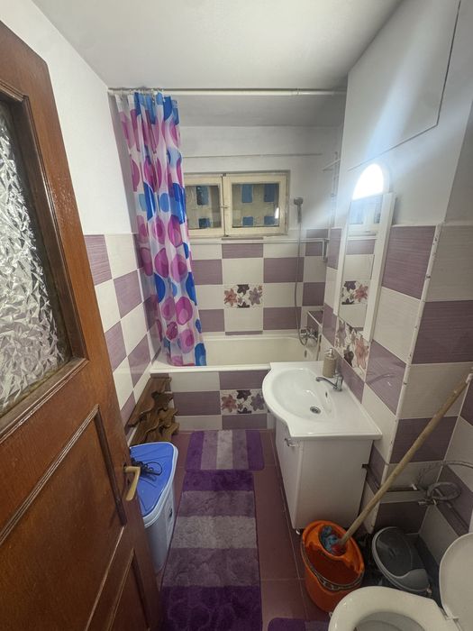 Inchiriez apartament cu 3 camere