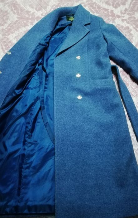 Продам демисезонное пальто