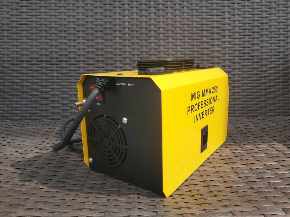 2в1 250А Електрожен + Телоподаващо Инверторно с дисплей с евро букса