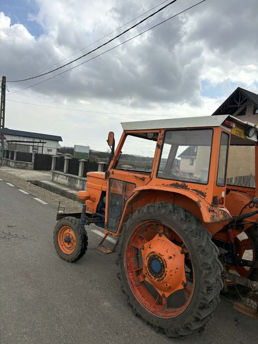 Tractor universal 445