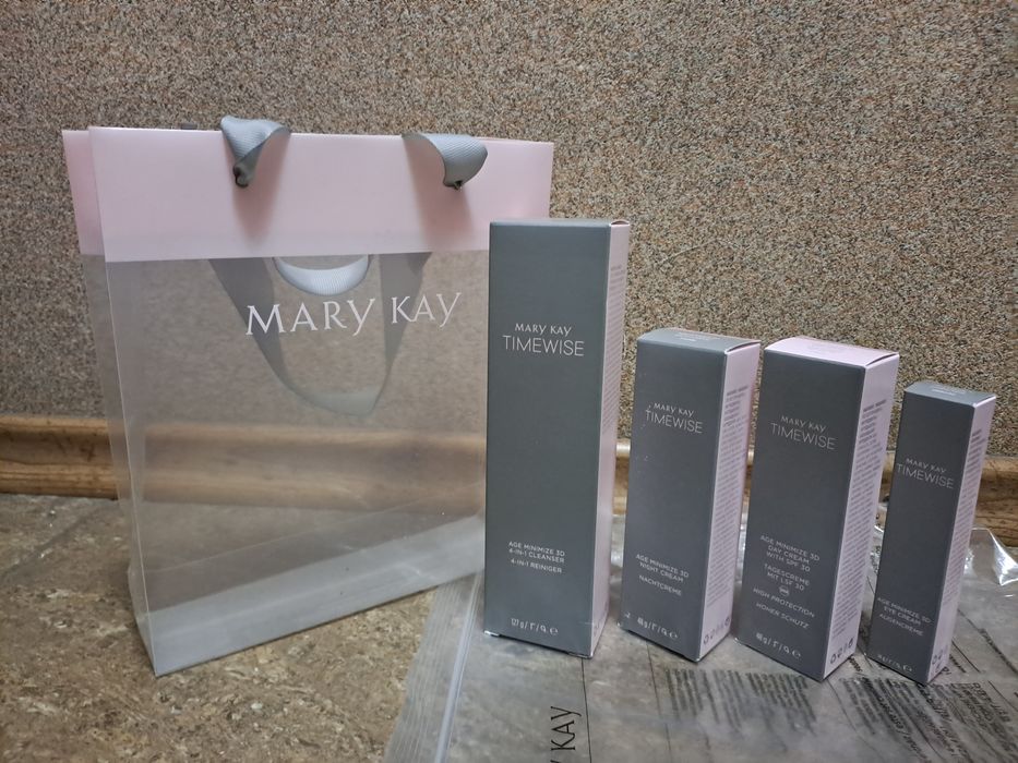 Кремы, хайлайтеры, спрей, тушь, помады