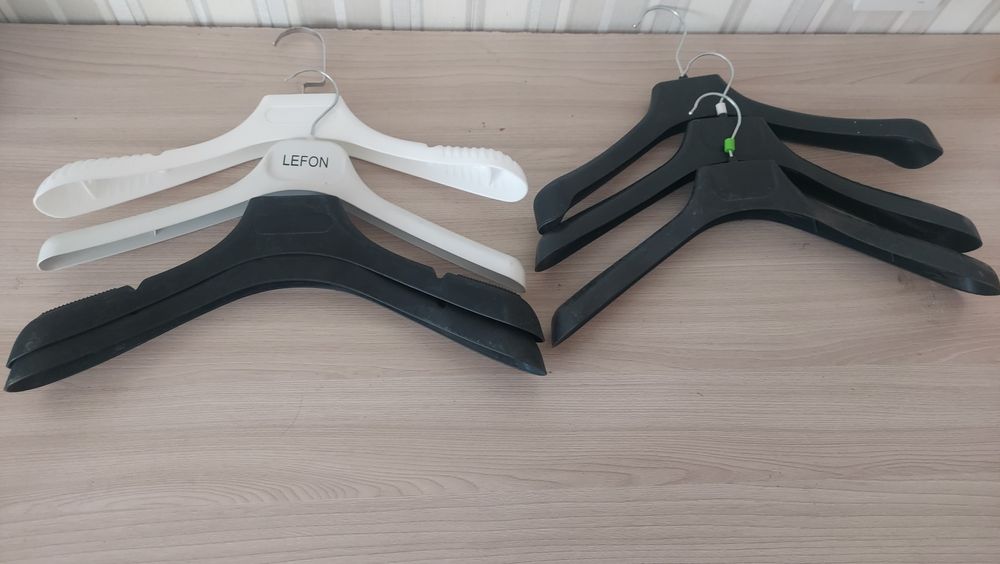 Продаю вешалки по 320 тг