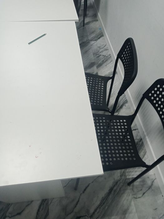 Продам рабочие столы(парты) и стулья