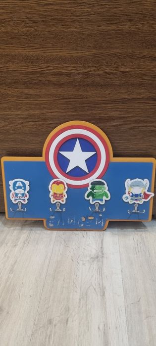 Вешалка для детской комнаты