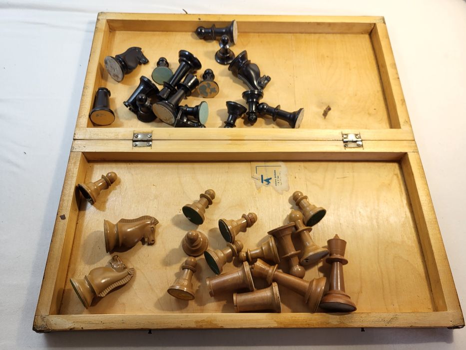 #2 Стар масивен дървен шах