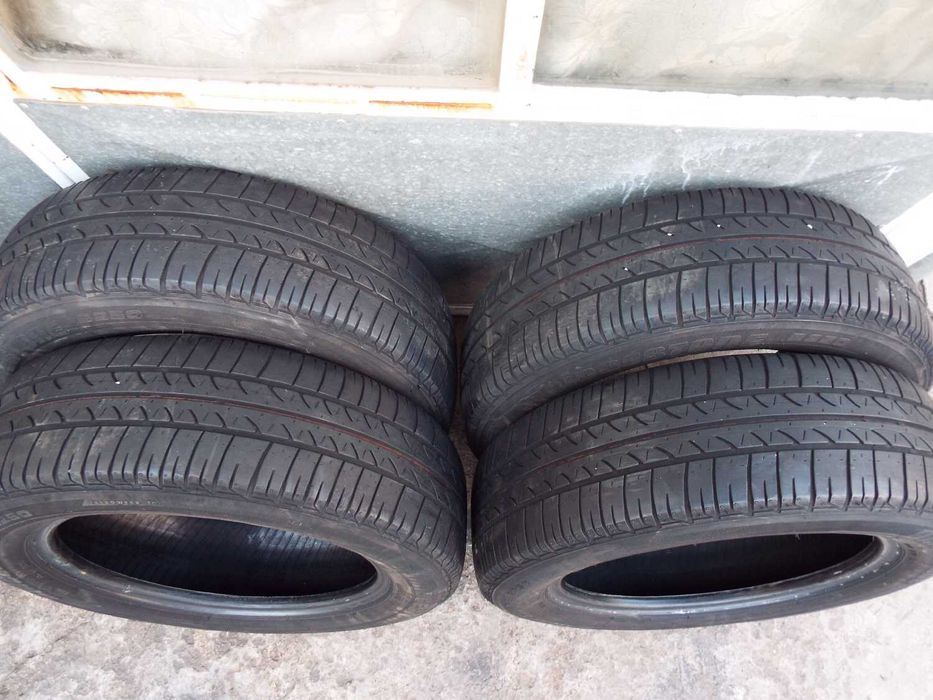 vand 4 anvelope de vara 175/65/15 bridgestone pret 200lei toate4