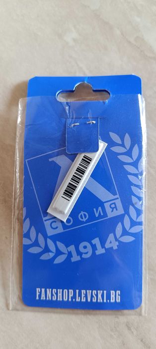 Продавам тениска,шал  и ключодържател на ЛЕВСКИ