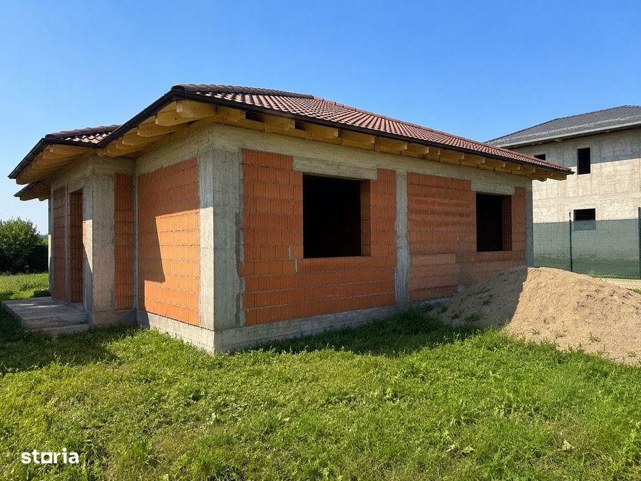 Casă pe nivel la roșu, cu autorizație valabilă , zona Stupini