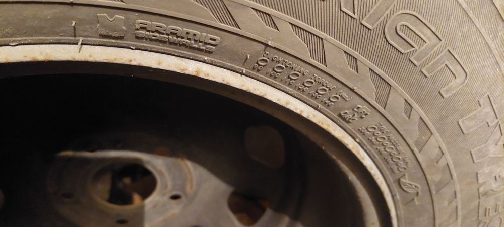 Колёса с дисками (2 шт) ,HAKKAPELIITTA, зима, шипы,б/у