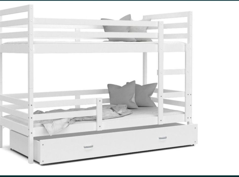 Двуетажно бяло легло .