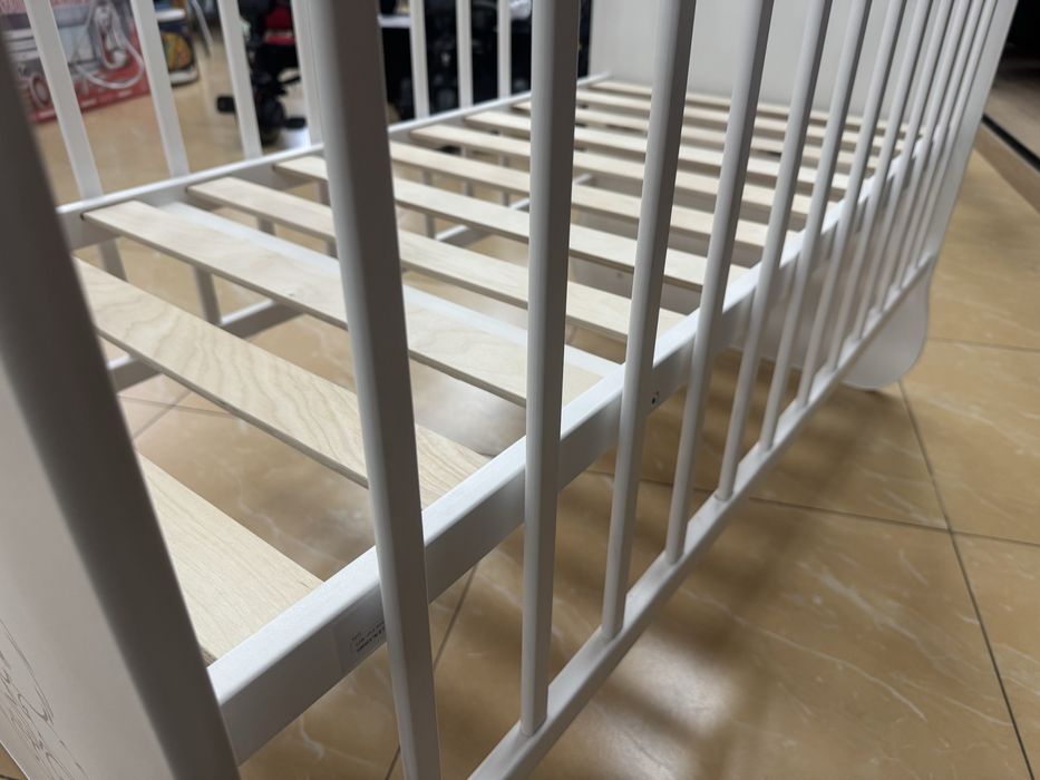 Детская кроватка (манеж)