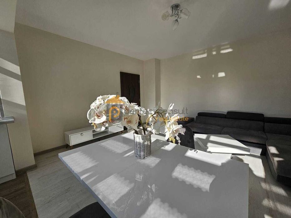 Продава се Двустаен апартамент в Пловдив, Христо Смирненски - 43 кв.м за 1954 €/кв.м - Снимка #1