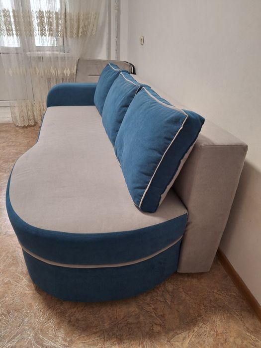 Продам диван двух спальни состояние хорошее длина 225 ширина 93