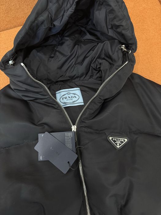 продам курьку Prada женский