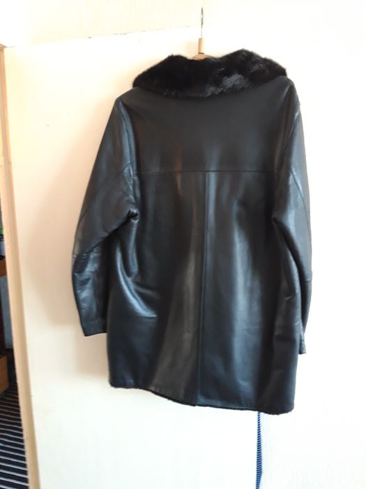 Отличное кожаное пальто.