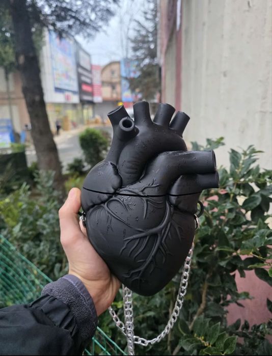 Geanta in forma de inima anatomica