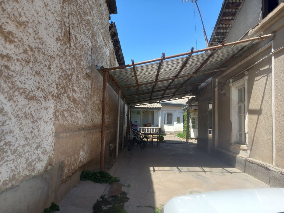 3.5 соток уй Парвоз махалада