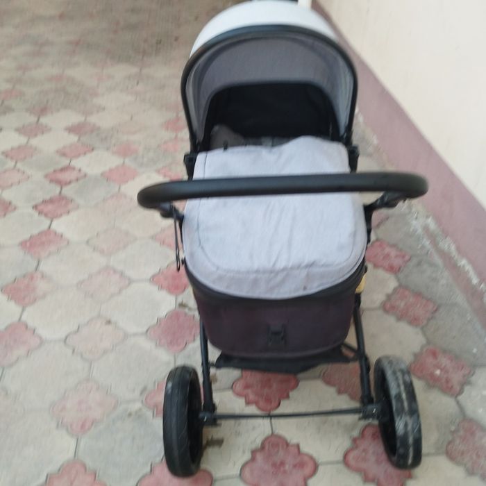 Детская коляска в очень хорошем состоянии
