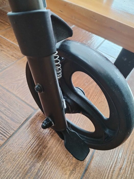 Cadru de mers cu roti/rolator