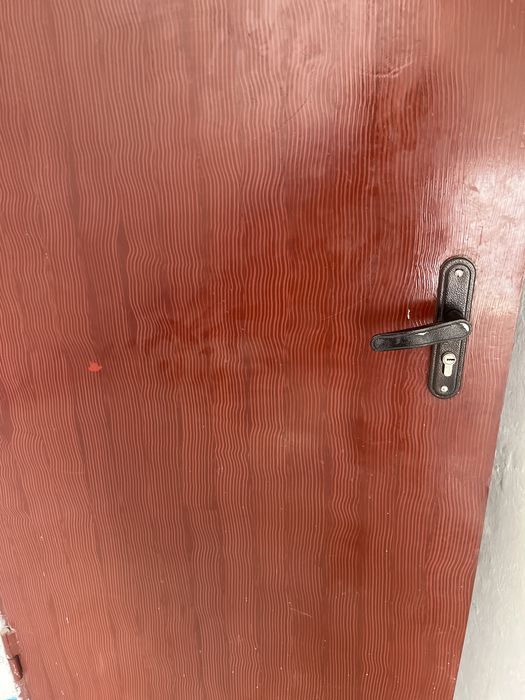 Входная железная дверь