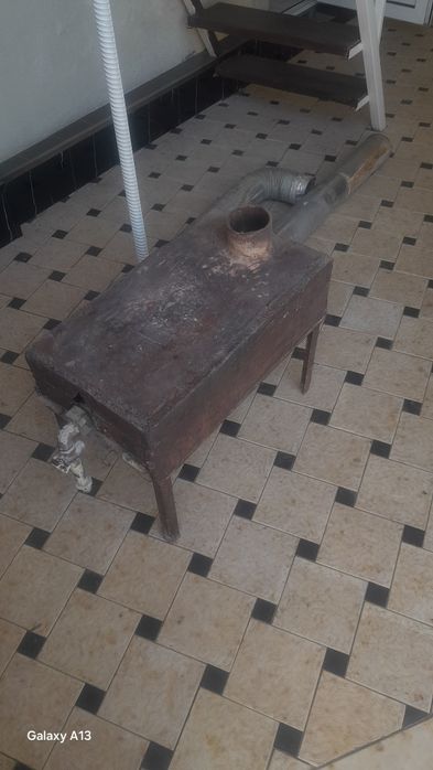 Газ печка сотилади.Эрон гарелка,краник урнатилган.Гарелкаси