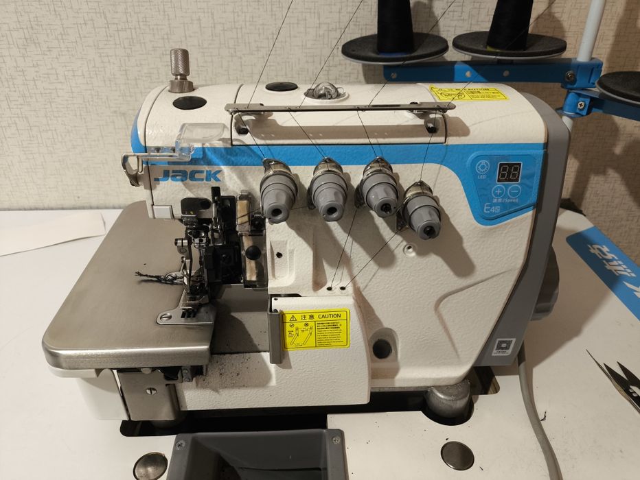 Швейная машинка оверлог профессиональная