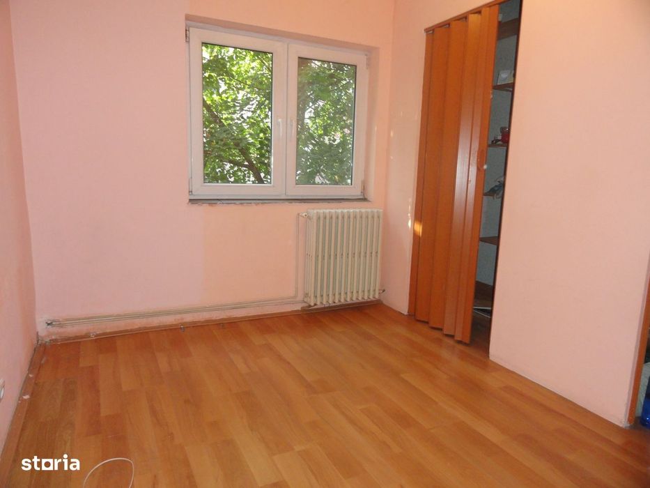 Apartament 4 camere, 2 bai. 2 balcoane, etaj 3 Micalaca - Miorita 93mp