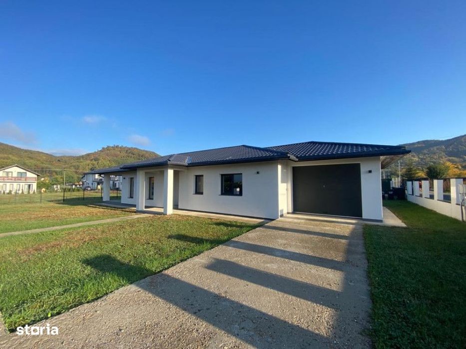 Vanzare - Casa in stil mediteranian cu garaj si 7 ari de teren (7439)
