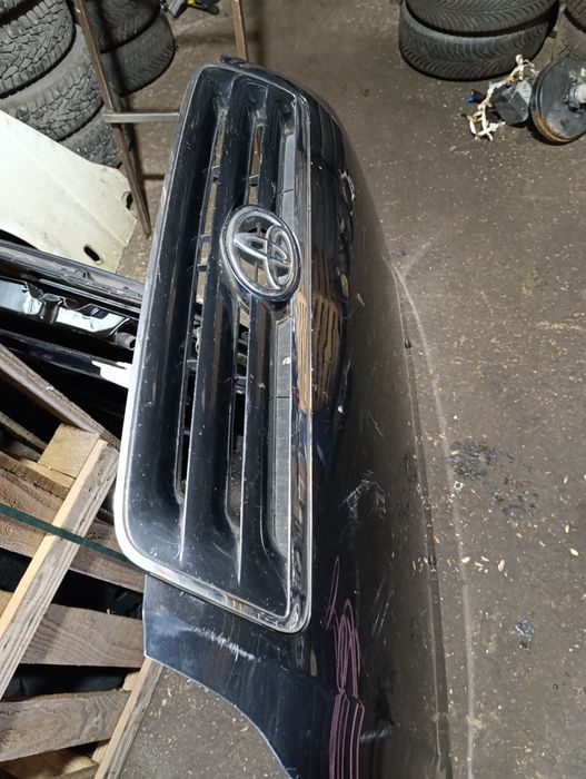 Капот Тойота Авенсис Версо