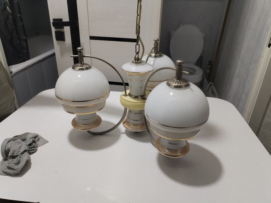 Люстра в хорошем состоянии