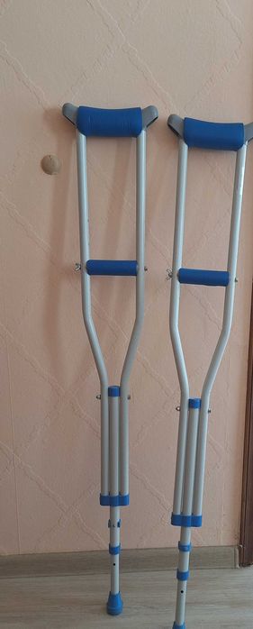 Подарявам Децки патерици