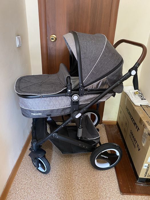 Срочно  новую  коляску  продам .