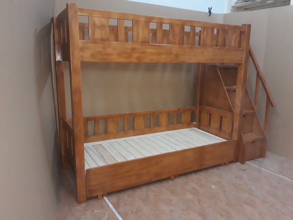 TRANSPORT GRATUIT.Pat etajat din lemn masiv cod 2702