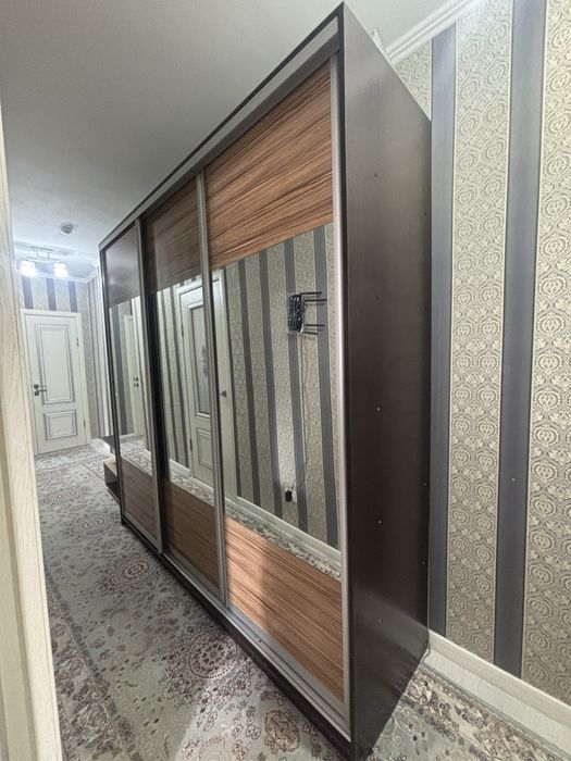 Срочно Продается шкаф купе с зерколом